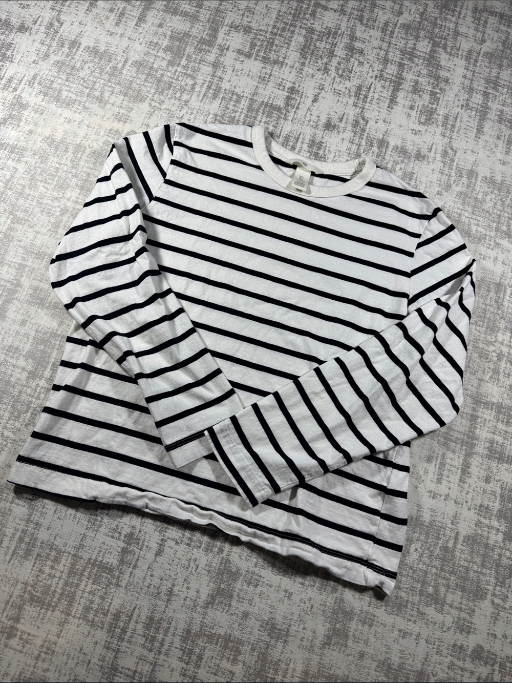 H&M White and Black Striped Long-Sleeve Crewneck Tee Sz M womens 22X19PTP - Picture 3 of 8